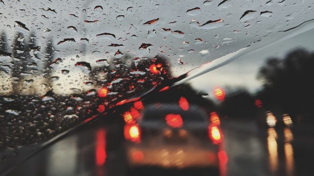 雨の日の渋滞